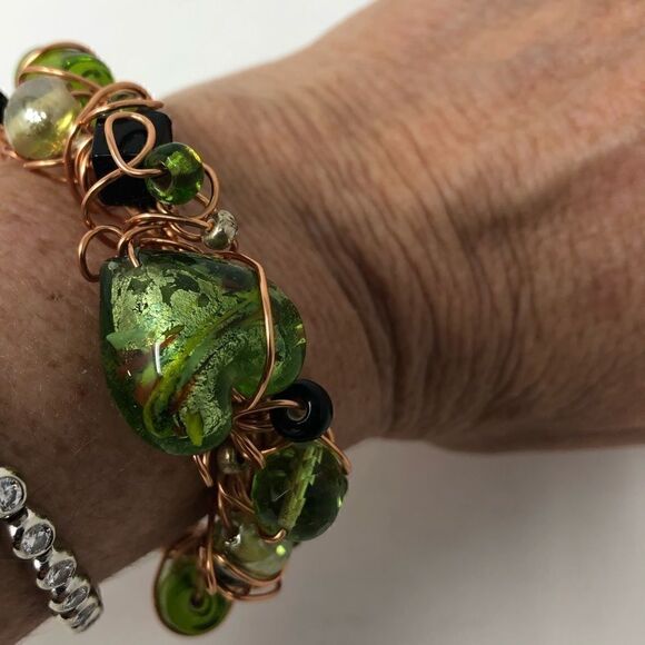 Bracelet Twisted Copper Wire Green Glass Beads - Picture 4 of 7